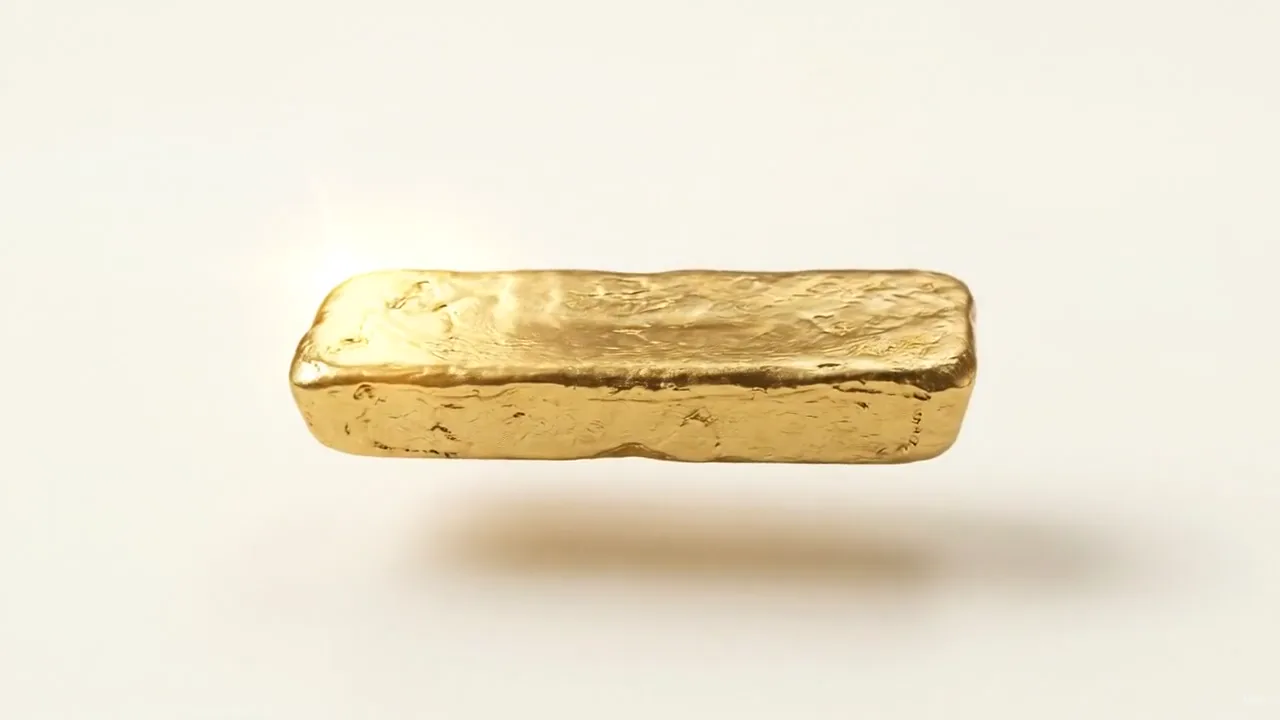 طلای آب‌شده در کنار سکه